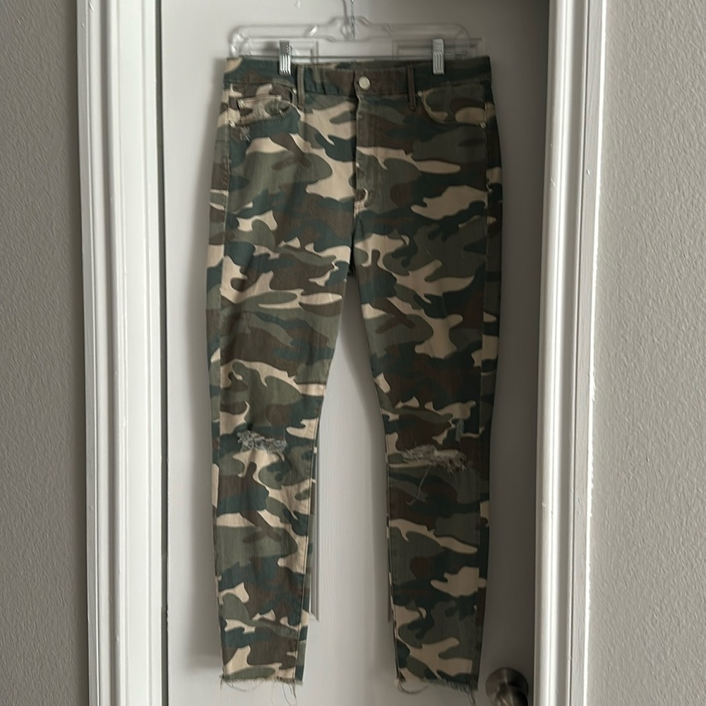 Mother high waisted Looker Ankle Fray